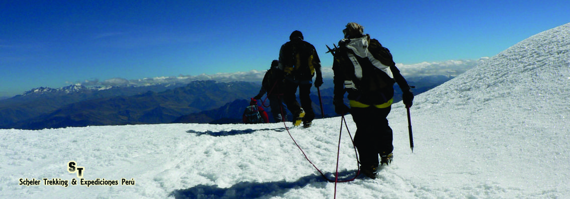 Vista panorámica desde la cumbre del Diablo Mudo de la Cordillera Blanca